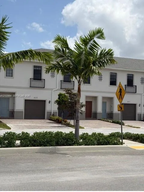 1232 SW 8th Ct #1232