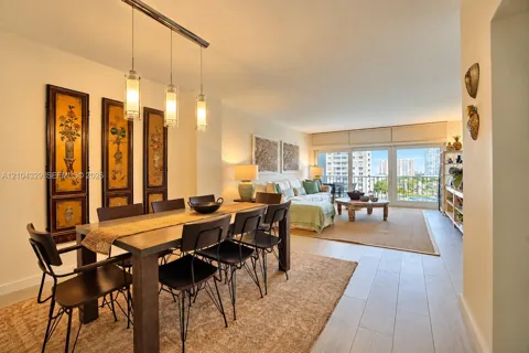 500 Bayview Dr #1123
