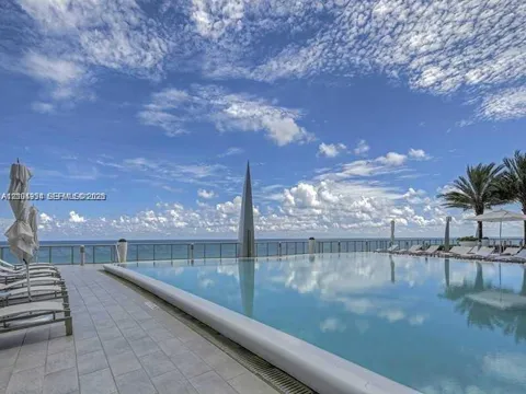 17121 Collins Ave #907
