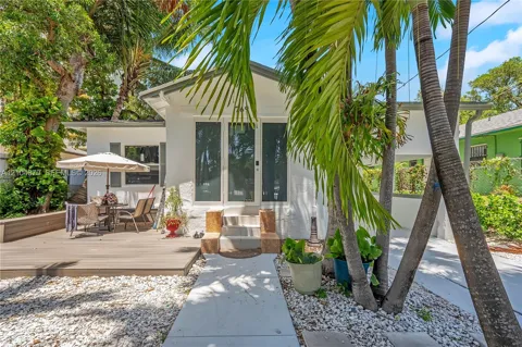 769 NW 10th St