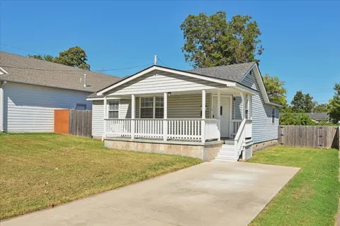 3527 E 4th Place