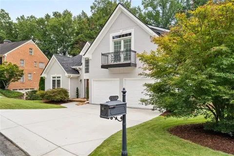 4512 Woodhaven NE