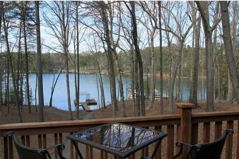 3235 Lakeside Drive
