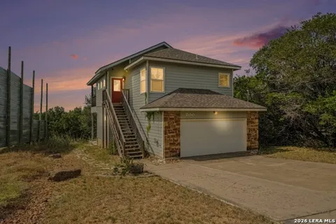 700 OAKLEAF DR