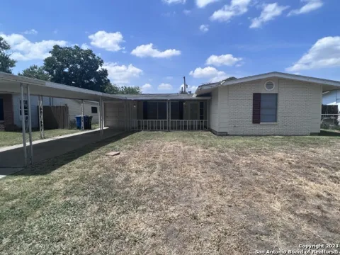 703 E FORMOSA BLVD
