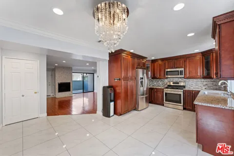 7869 Ventura Canyon Avenue #306
