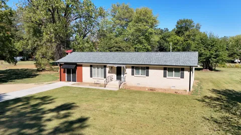 209 Country Club Ln