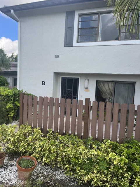 28 SOUTHPORT LANE #B