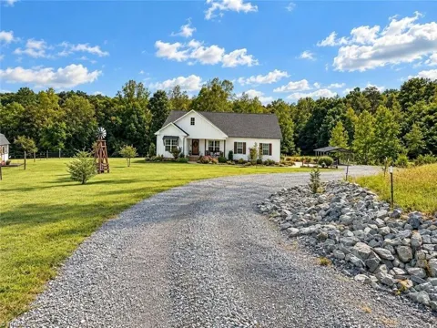 1935 Wall Loop Road
