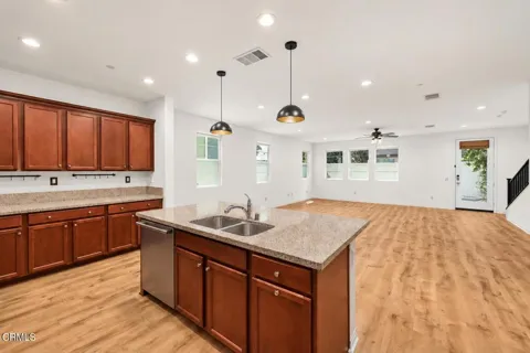 17326 Parque Vanowen Way