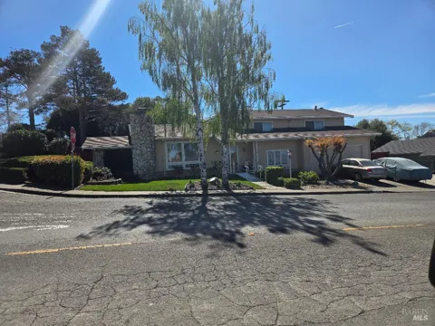 389 Valle Vista Avenue