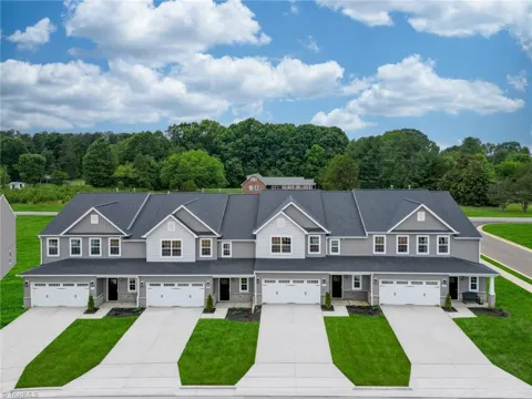 4720 Winding Trail