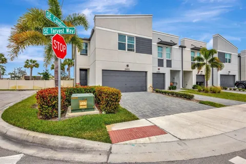 2401 SE Tarvest Way