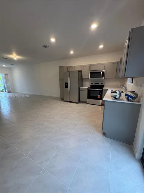 1435 NE 4th Ave #0