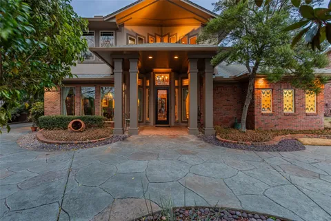 800 Oakwood Court