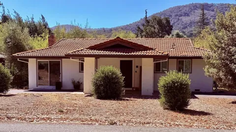2 Laguna Robles