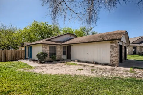 905 Chisholm Cove