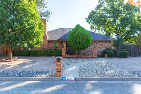 5289 Sherbrooke Lane