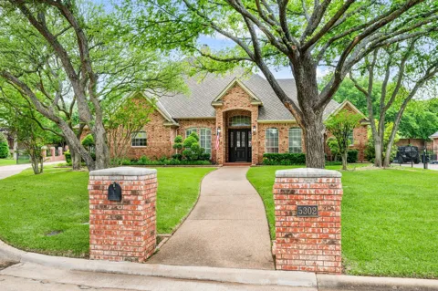 5302 Maple Lane