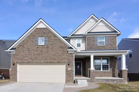 735 Groveland Circle