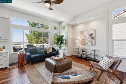 6512 Horsemans Canyon