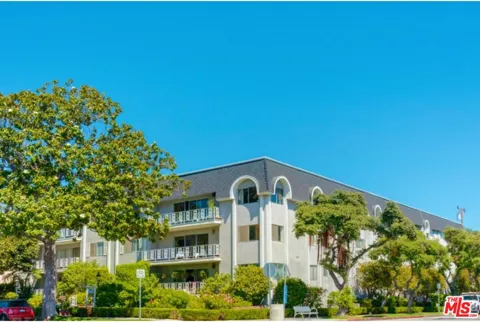 404 San Vicente Boulevard