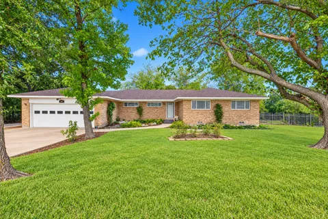 814 S Bois D Arc Street