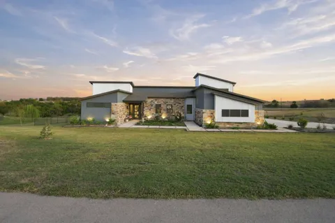 122 Nicholas Way