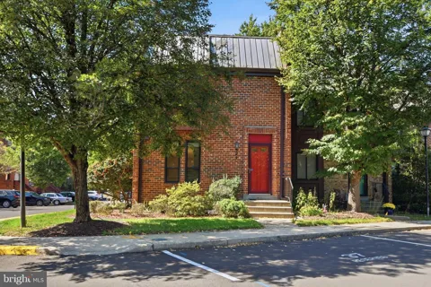 521 BRUMMEL COURT NW #521