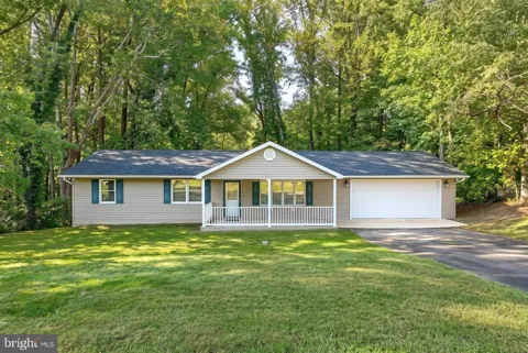812 LYNN LEE DRIVE