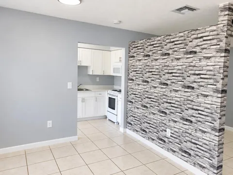 7221 Venetian Street #11
