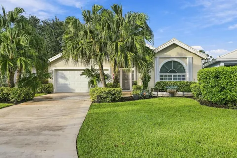 442 SW Fairway Vista