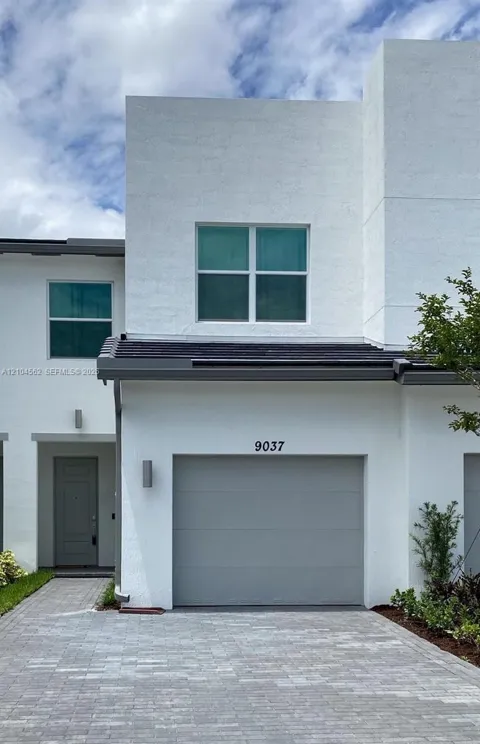 9037 Zevon Ct
