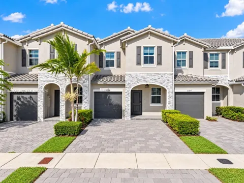 1108 SE 26th Ter