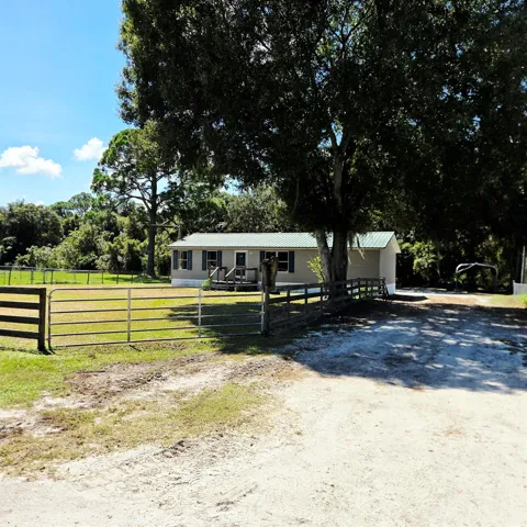1761 SW 40TH DRIVE