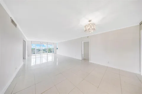 625 OAKS DRIVE #802