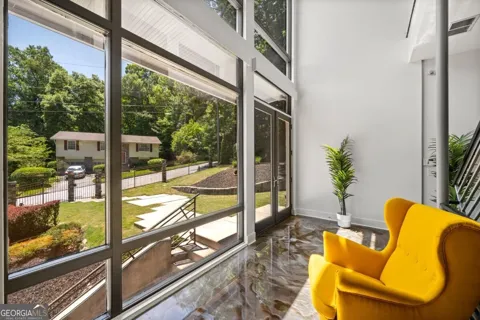 643 Larchmont CIR NW