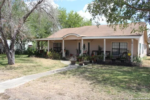 272 Jourdanton