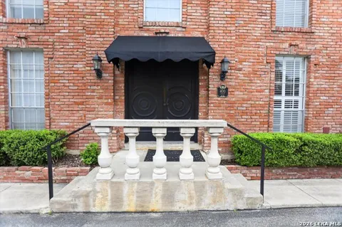 8033 NEW BRAUNFELS AVE Unit # 400 E