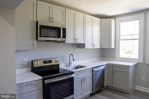 1009 MAIN STREET #2