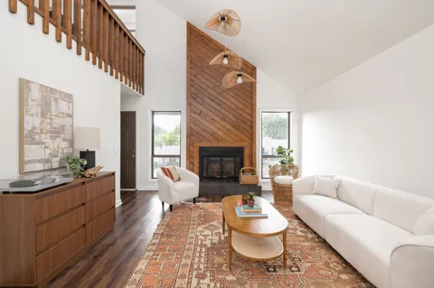 121 Needles Ct