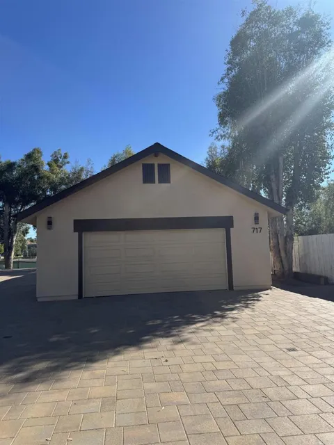 717 Alamo Lane