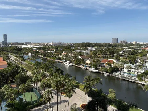 3600 Yacht Club Dr #1001
