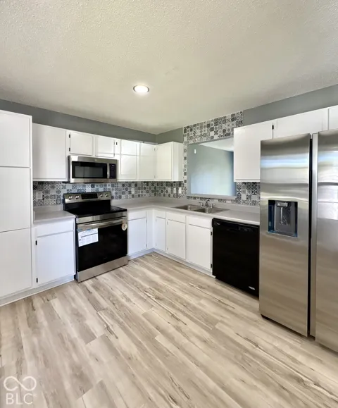 6119 Rocky River