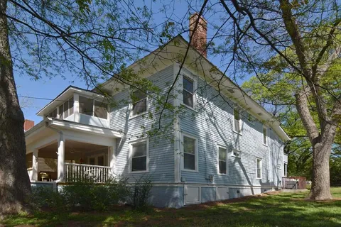 39 Howard Street NE #2
