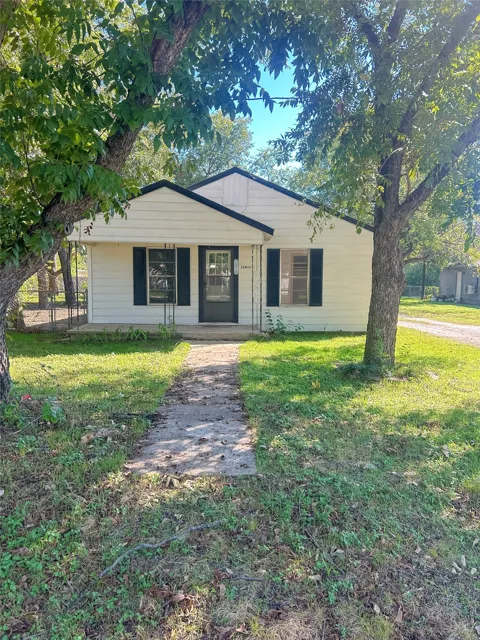 304 Neches Street