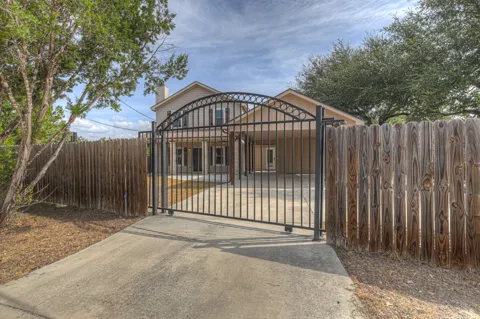 1452 Lakeview Drive