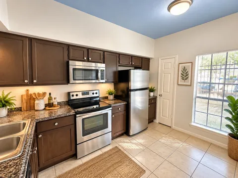 9601 Forest Lane #512