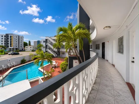 11 SW 52ND AVENUE #7B