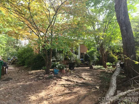 800 Farmcrest Drive